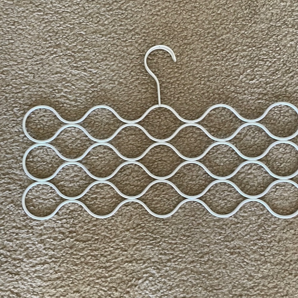 Scarf hanger